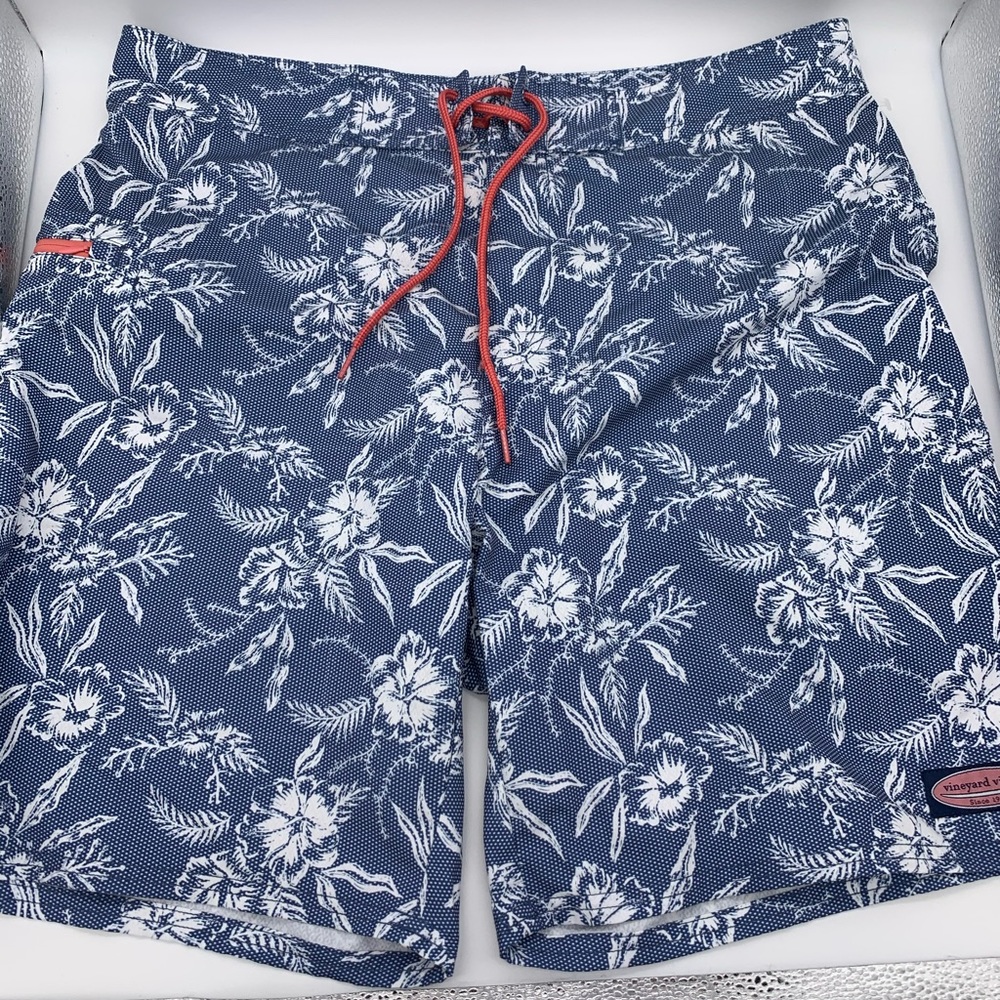 Vineyard Vines Aquatic Hisbiscus Dot aboard Shorts